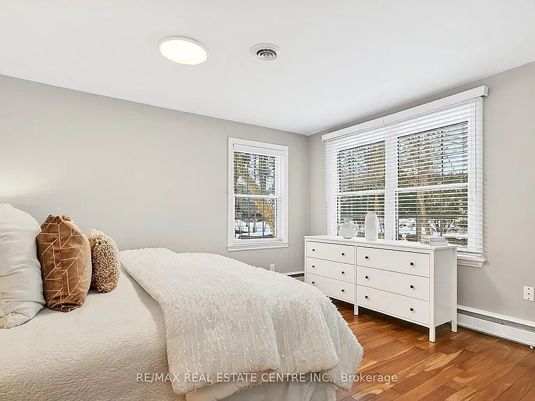 582 Cedar Ave — Photo 24