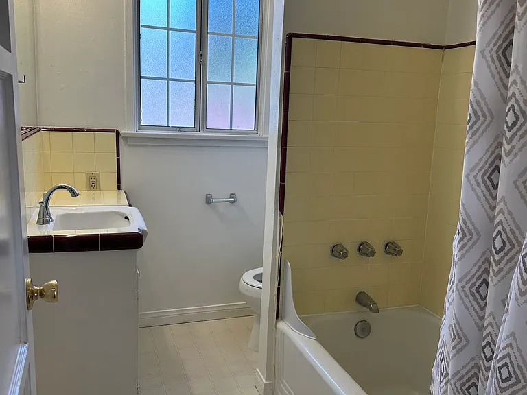 1531 Dixon St — Photo 18