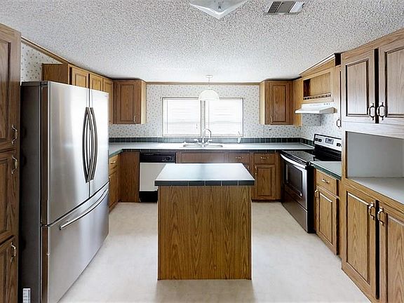 5th image of 1386 Forest Park St