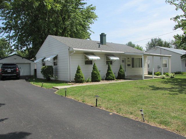 1st image of 754 Lilac Ln