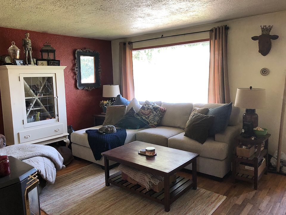 2nd image of 710 E Sharon Ave