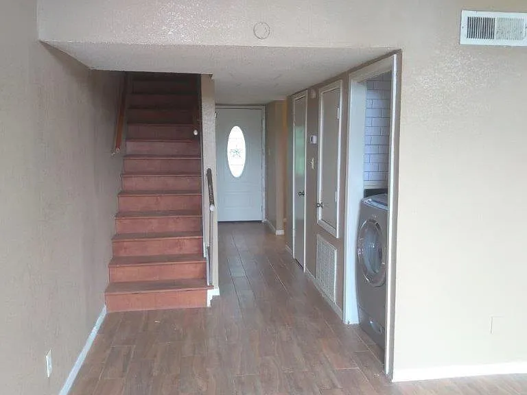 2429 Miramar Ct #2429 — Photo 6
