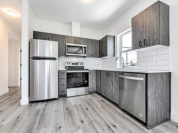 4th image of 1550 N Buffalo St #302