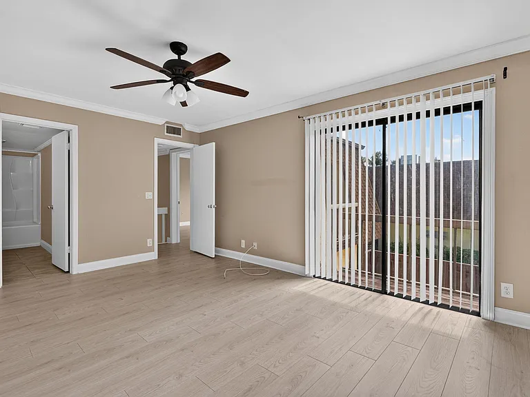 110 N Delaware Blvd #15D — Photo 25