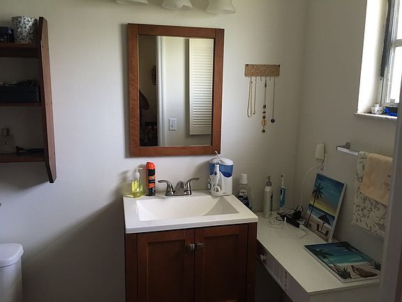 5th image of 4532 SW 14th Ave #1