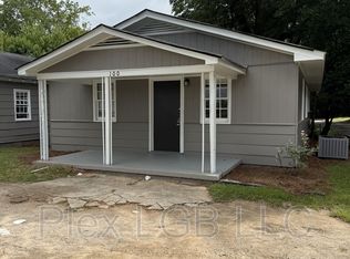 100 Oak Ln, Lagrange, GA 30241