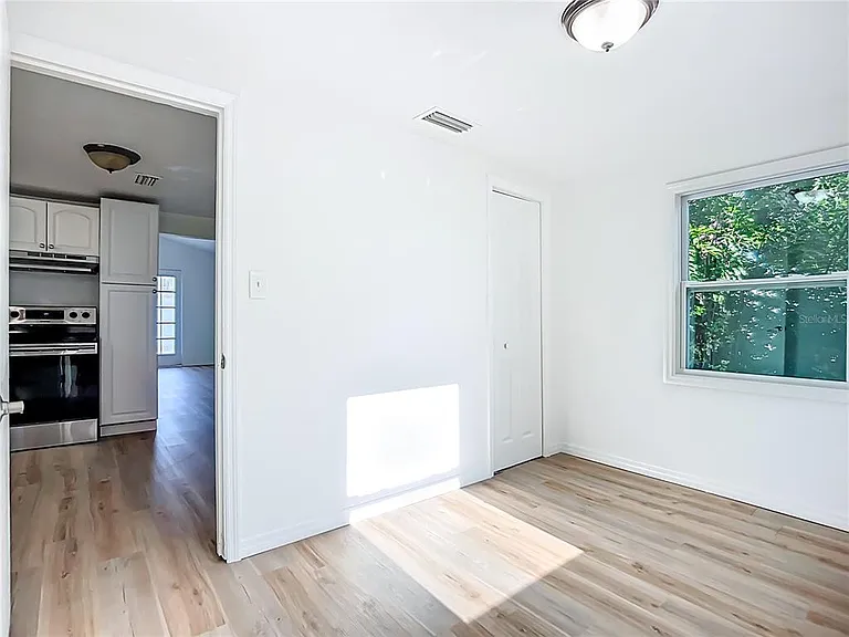 317 Jessica St S — Photo 7