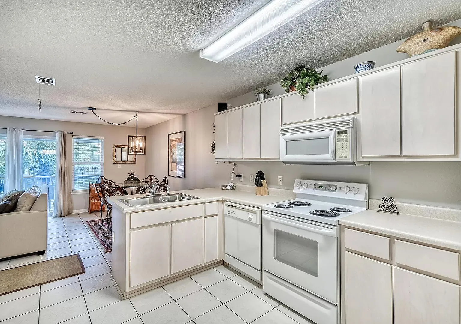 1 br condo on 30a. New remodeled & furnishings. Walking distance to everything! — Photo 4