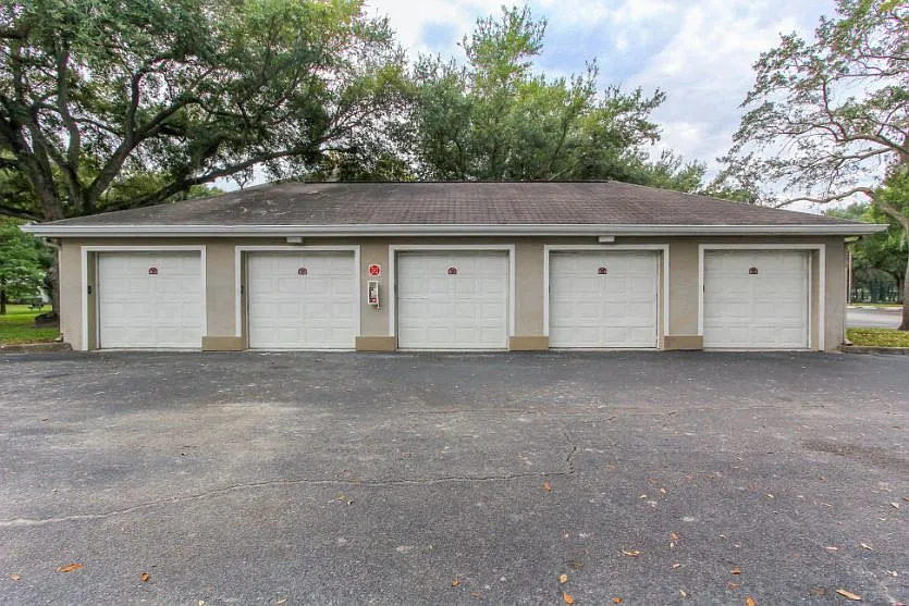 Windermere Apartments — Photo 4