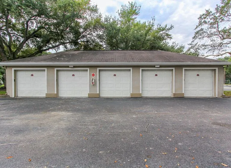 Windermere Apartments — Photo 4