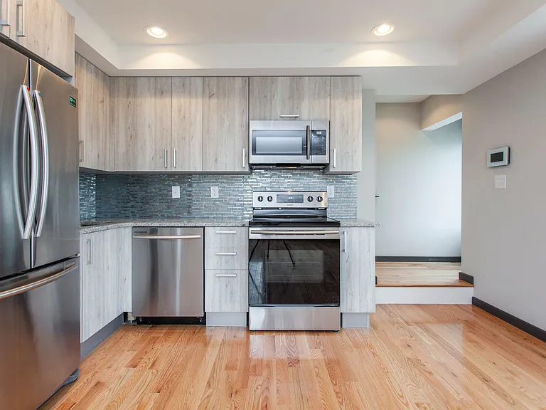 2553 Montrose St #DD — Photo 2