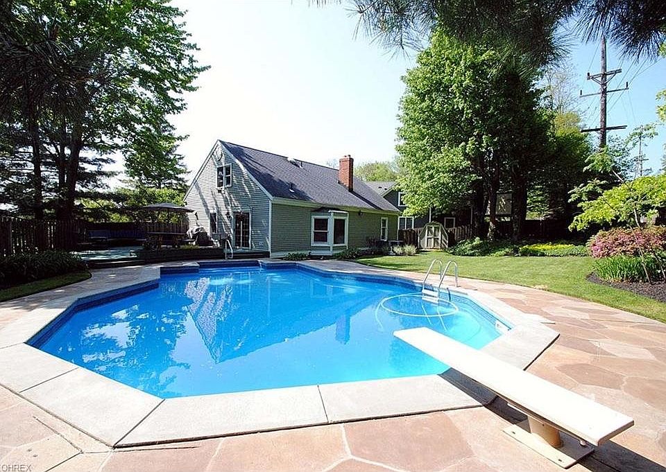 2nd image of 160 Village Circle Dr