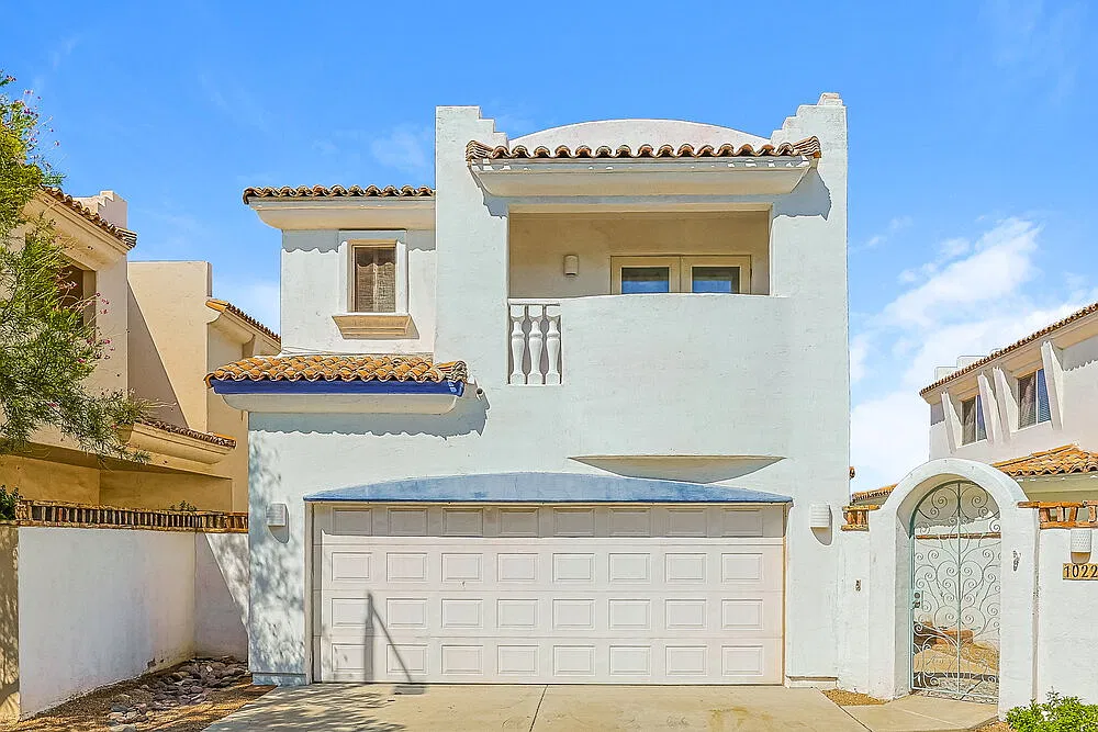 3 bed, 2.5 bath, 1724 sqft, $2,420 — Photo 1