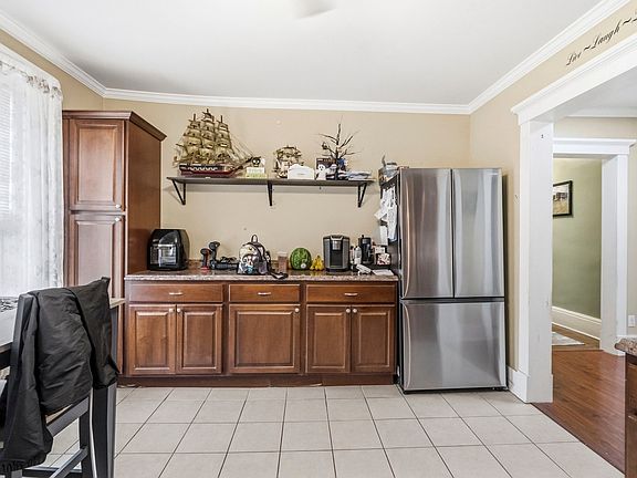 4th image of 13 Wall St APT 1