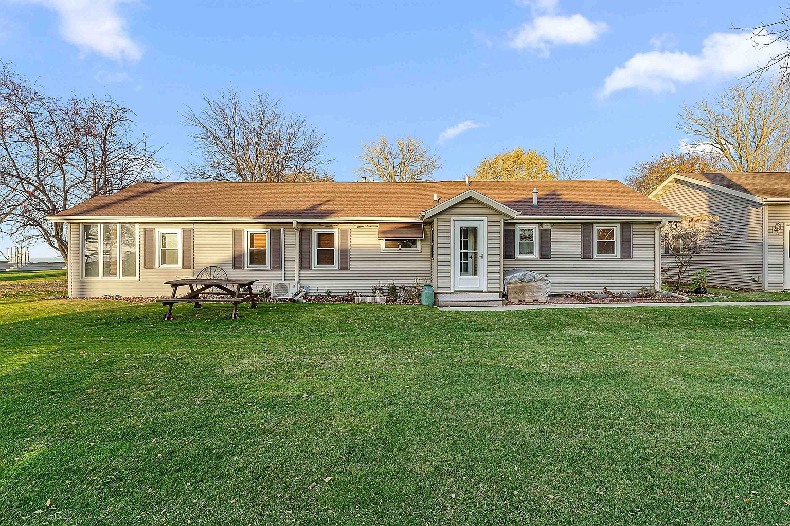 N8464 Minawa Beach Rd photo 1