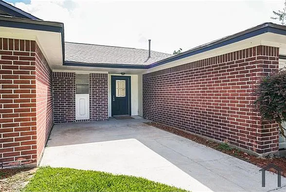 3 bed, 1581 sqft, $1,975 — Photo 3