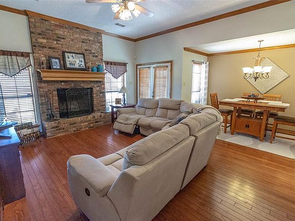 4th image of 142 Creekview Ln