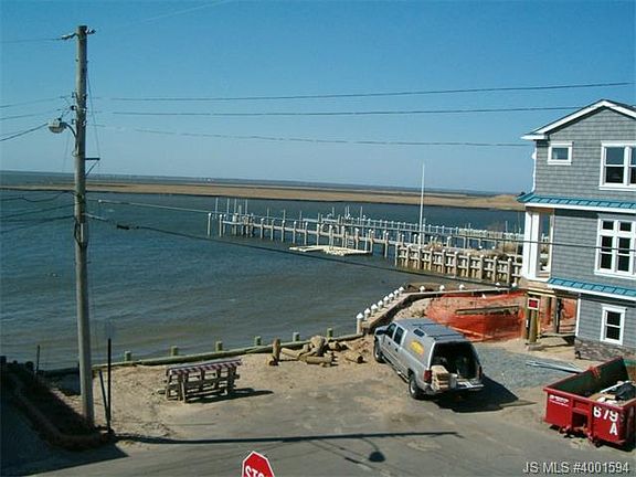 3rd image of 1813 Bay Ter