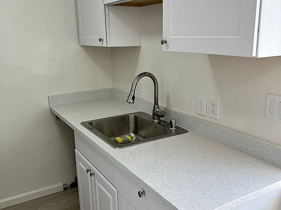 5th image of 146 Madison Ave #1