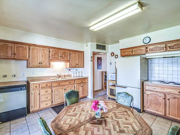 3rd image of 2902 W Windrose Dr
