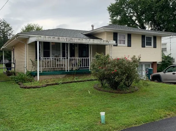 1027 McConnell Dr, Moundsville, WV 26041