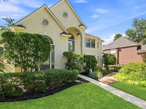 3rd image of 16127 Stewarts Grove Dr