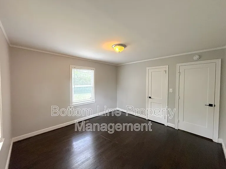 214 S Gardner Ave — Photo 12