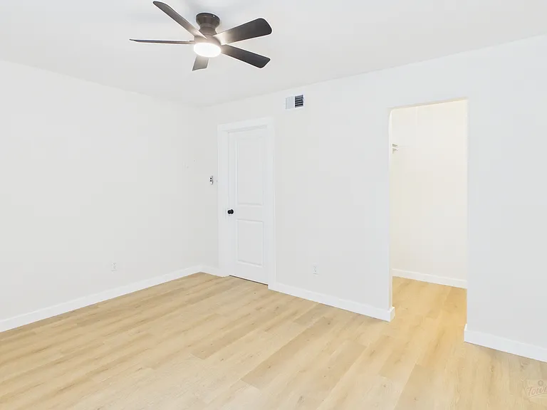 2124 Burton Dr #105 — Photo 18