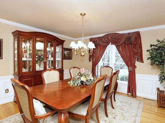 5th image of 841 Glen Abbey Cir