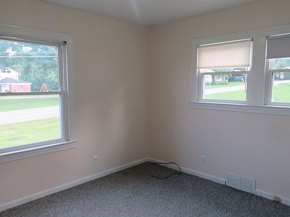5th image of 104 Woodlawn Ave