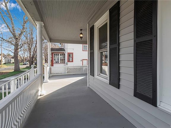4th image of 58 Falconer St