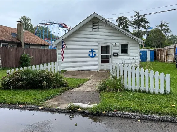 117 E Kelso Dr, Erie, PA 16505
