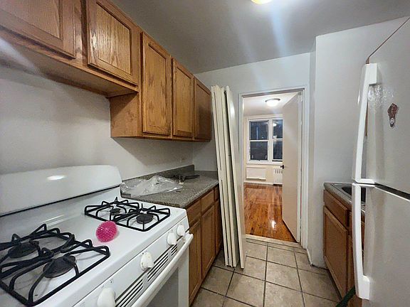 5th image of 36 Hamilton Ave #G4