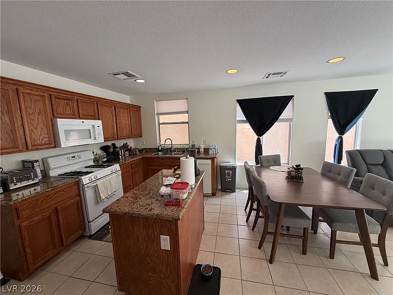 2515 Begonia Valley Ave — Photo 8