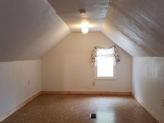 4th image of 1513 Seymour St
