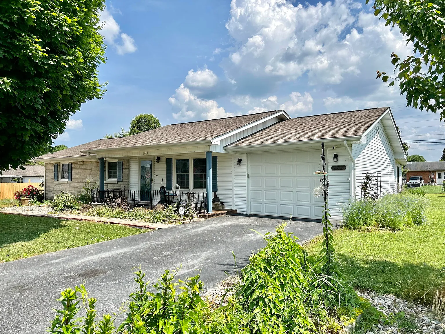 227 Hickory Ave photo 1