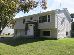 11 Robin Rd, Poughkeepsie, NY 12601