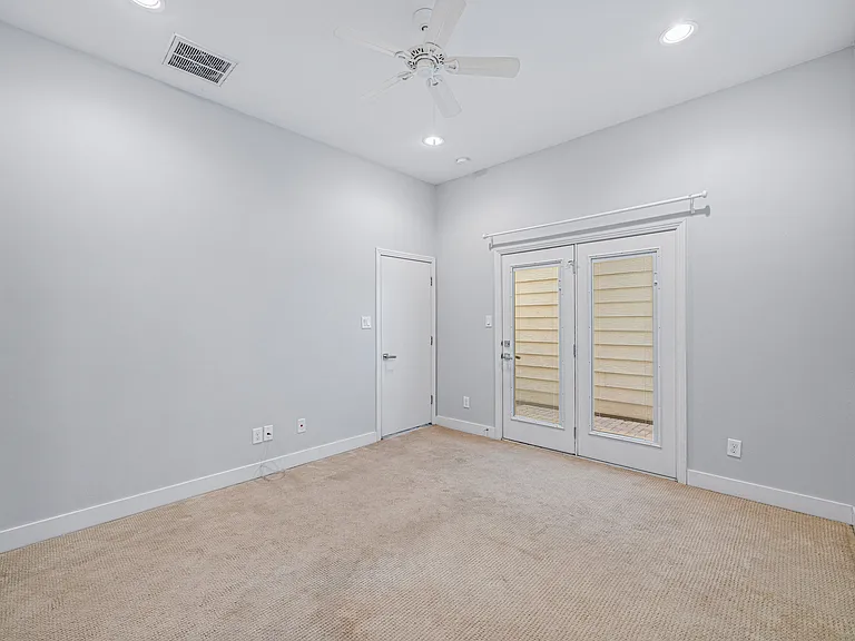802 W Drew St — Photo 4