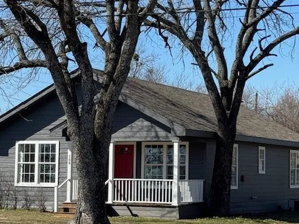 108 W Forgey St, Blooming Grove, TX 76626