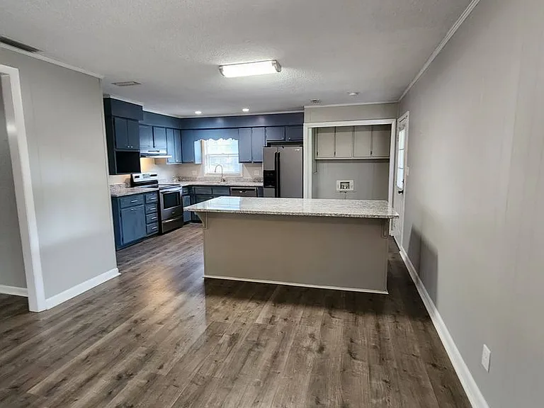 2205 Gornto Rd — Photo 8