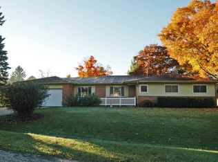 19140 Strawberry Hill Rd, South Bend, IN 46614