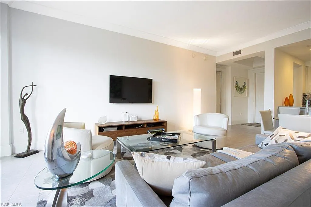2 bed, 2.0 bath, 1268 sqft, $10,975 — Photo 4