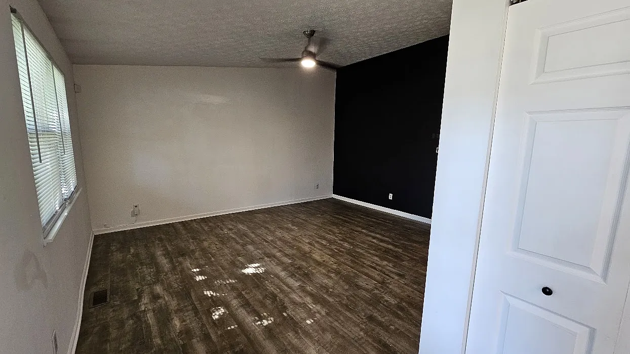 3 bed, 1.5 bath, 1149 sqft, $1,640 — Photo 2