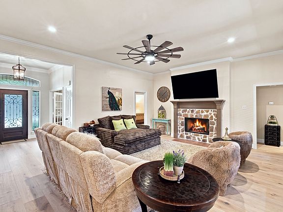 4th image of 1613 Green Tree Dr