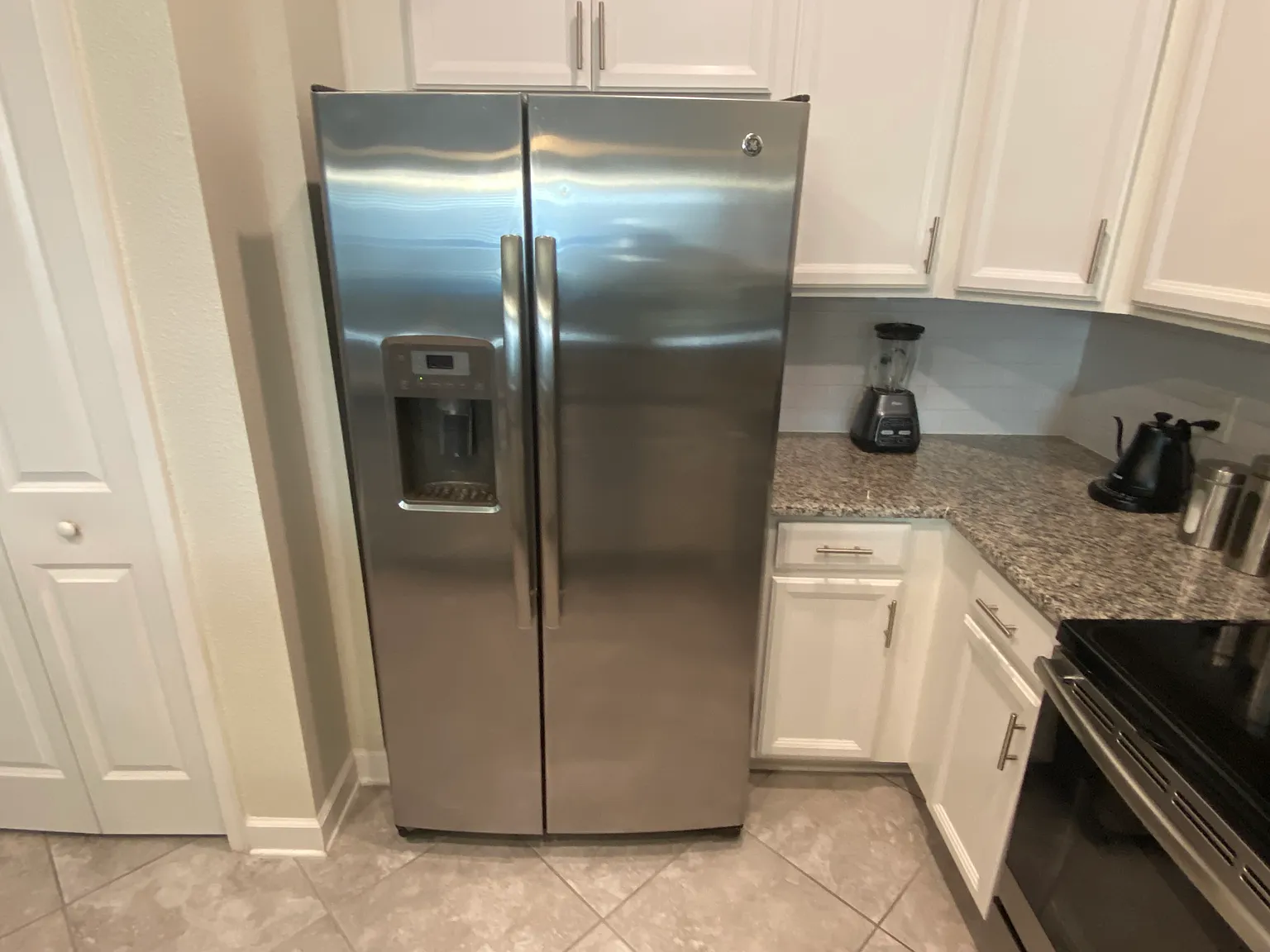 4 bed, 3.5 bath, 2208 sqft, $2,500 — Photo 4