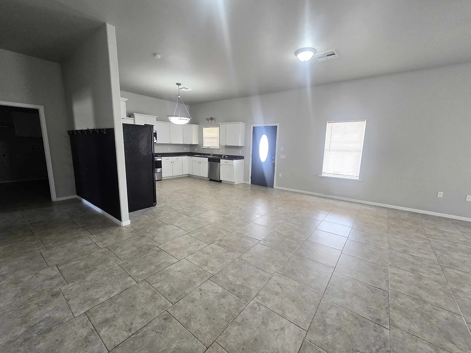 4 bed, 2.5 bath, 2200 sqft, $1,700 — Photo 4