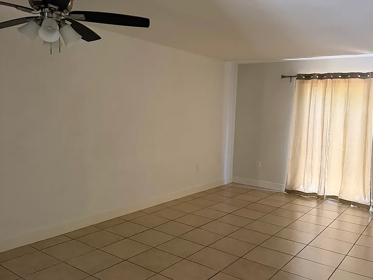1025 S Ohio Ave #6 — Photo 2