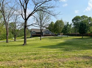 2077 Borchers Ln, O'Fallon, IL 62269