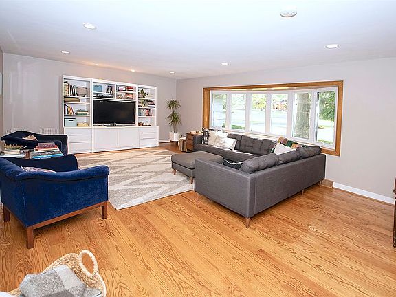3rd image of 7617 Pineglen Dr