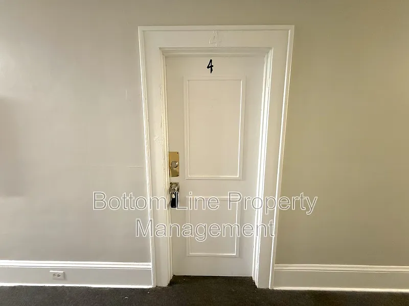 1 bed, 1.0 bath, 1000 sqft, $1,325 — Photo 2